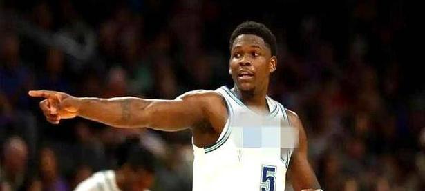 爱游戏平台官网下载-巴萨技术犯规送分，巴黎主帅怒摔战术板！！