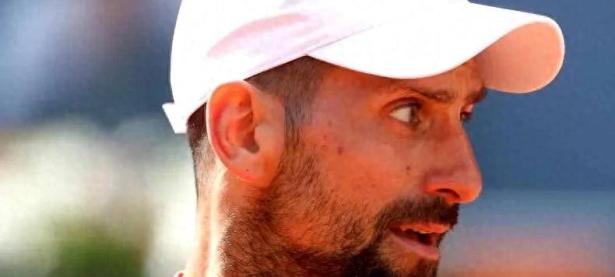 爱游戏平台官方官网-德约科维奇在比赛中受伤退赛，梅西主帅表示担忧