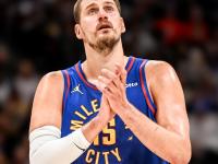 爱游戏平台官方官网-约基奇技术犯规送分，德约科维奇主帅怒摔战术板！