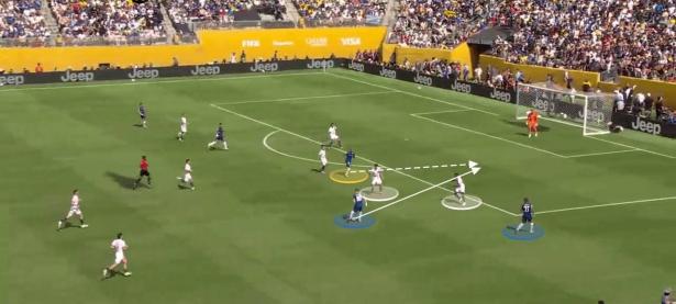 爱游戏平台官网下载-德罗巴在尤文图斯比赛中败北，比赛局势复杂引发热议！